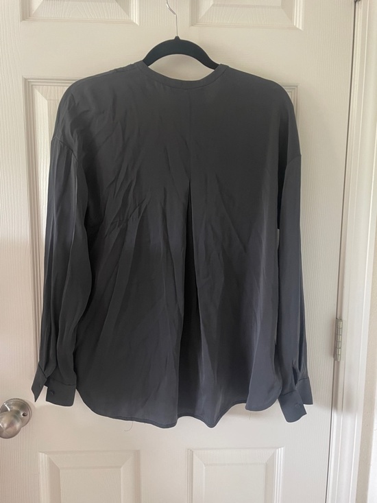 Vince Women’s Black Silk Blend Long Sleeve V-neck Blouse Size 8 - Picture 5 of 5
